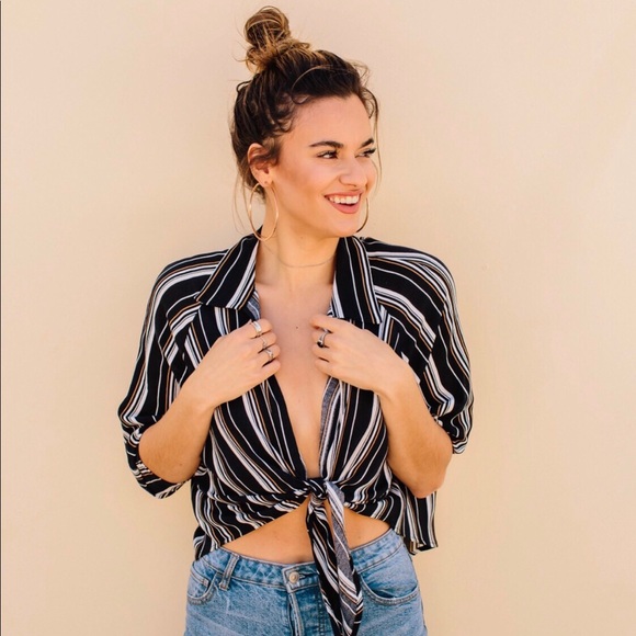 ✨✨LAST 1 ✨CATALINA WRAP TOP - Picture 2 of 6